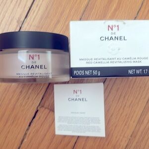 CHANEL N°1 DE CHANEL Red Camelia REVITALIZING MASK. New